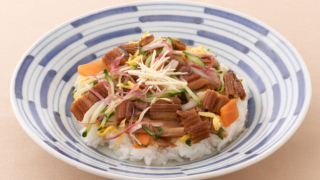 穴子と香味野菜のちらし寿司