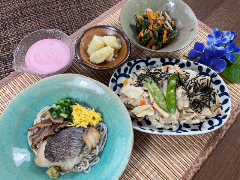 比叡湯葉のせ かやくご飯
鯛そうめん
ほうれん草の華風炒め煮
ヤングコーンの甘酢
ラズベリーグルト