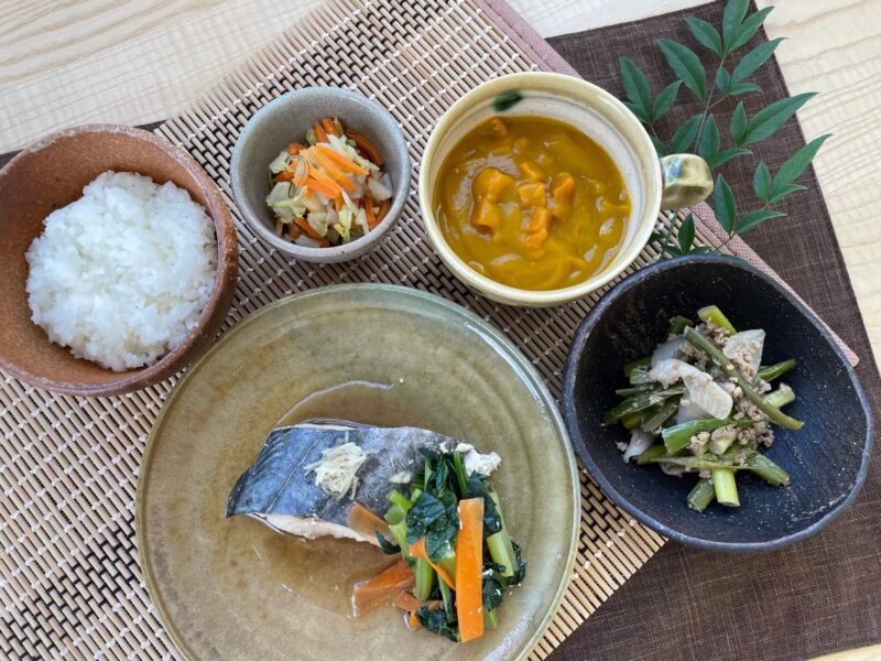 【健康倶楽部・夕食】539kcal　塩分1.78g
ご飯
さわらの煮付
にんにくの芽の牛挽肉炒め
白菜の浅漬け
南瓜しるこ